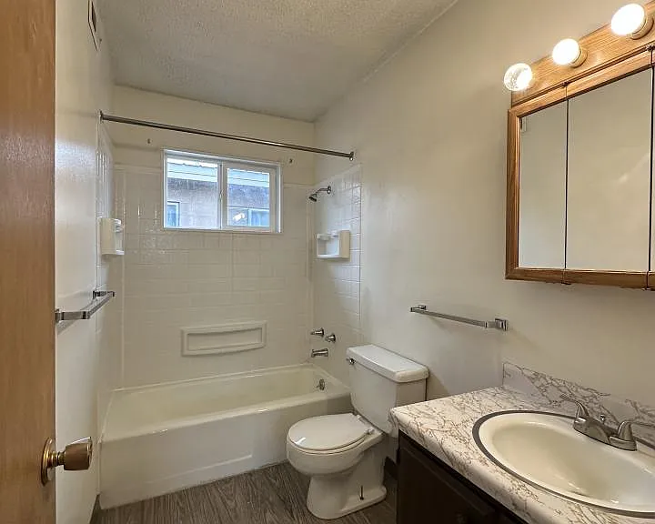 2024 Alderson Ave #4 — Photo 5