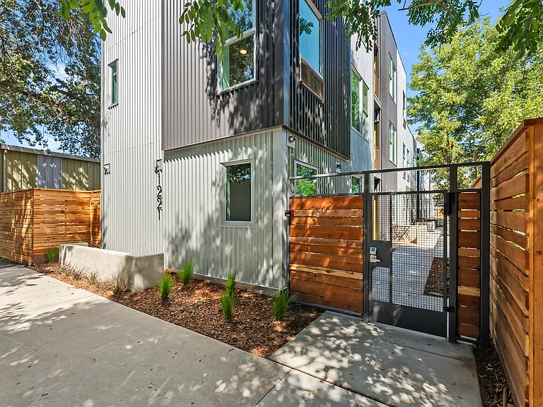1221 C St — Photo 25