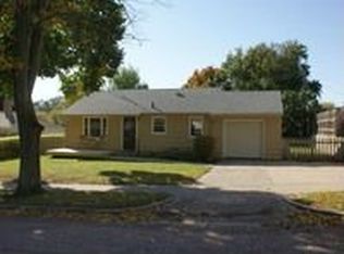 905 S Roberts Dr, Sioux Falls, SD 57104