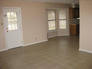 4th image of 409 Walker St