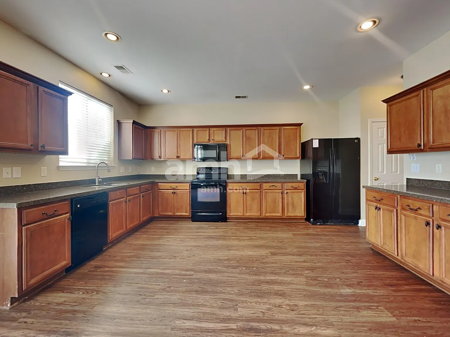 4 bed, 2.5 bath, 2248 sqft, $2,505 — Photo 3