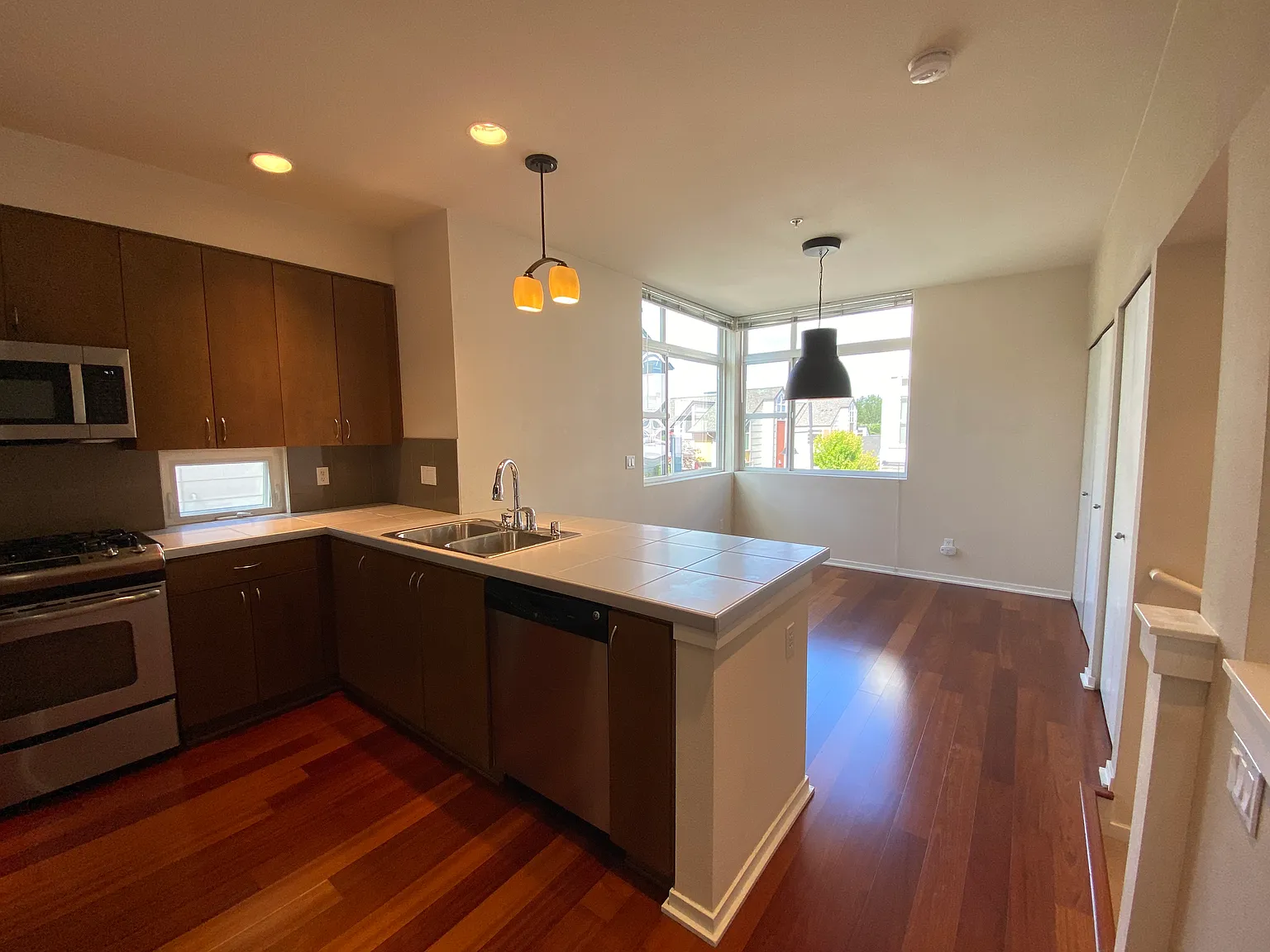 2 bed, 1326 sqft, $3,395 — Photo 3