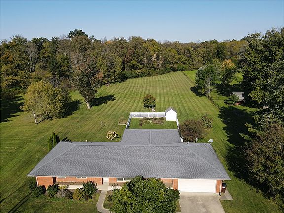 3rd image of 3528 Calumet Rd