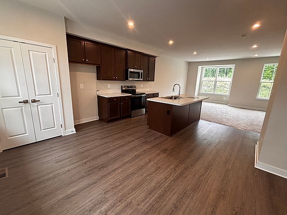 4th image of 1815 Bergerac Ct