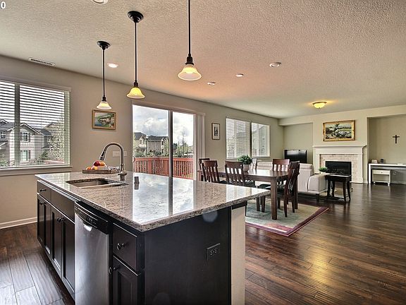 4th image of 2809 NE 187th Pl
