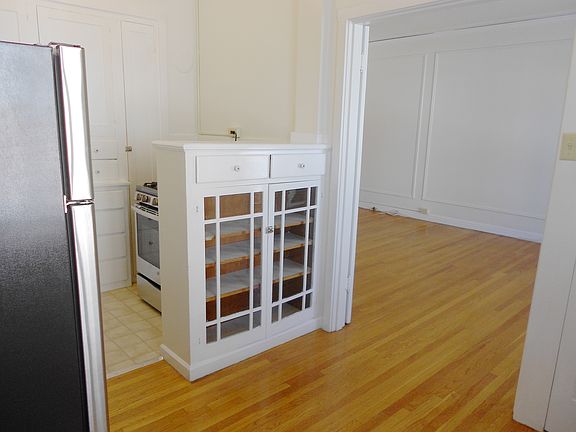 5th image of 2901 Gough St APT 103
