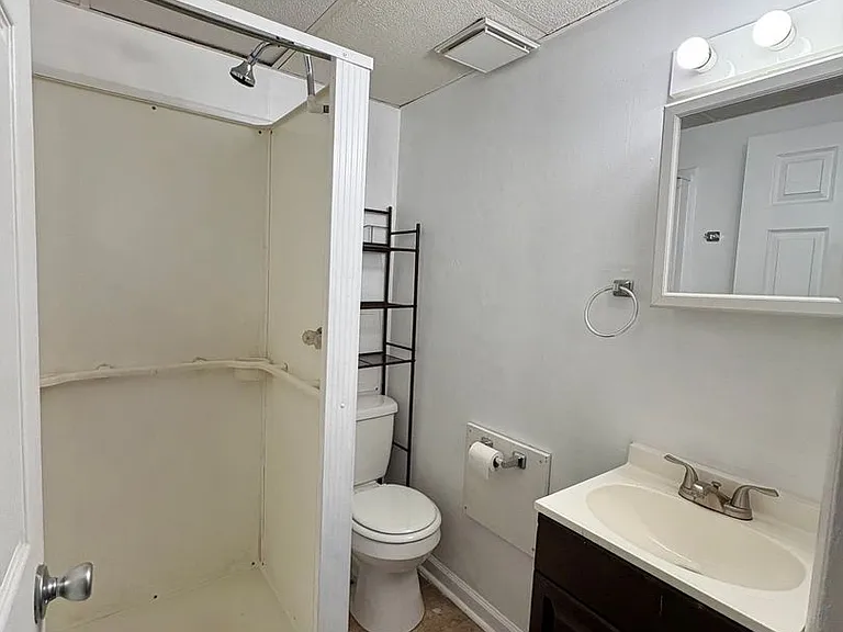 534 W Market Street — Photo 9