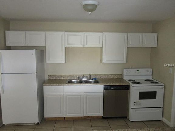 3rd image of 2446 Oak Ave