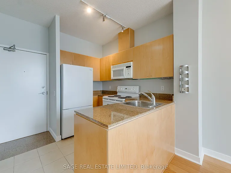 373 Front St W #208 — Photo 6