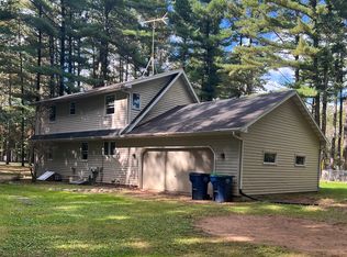 N2561 Woodland Cir, Waupaca, WI 54981
