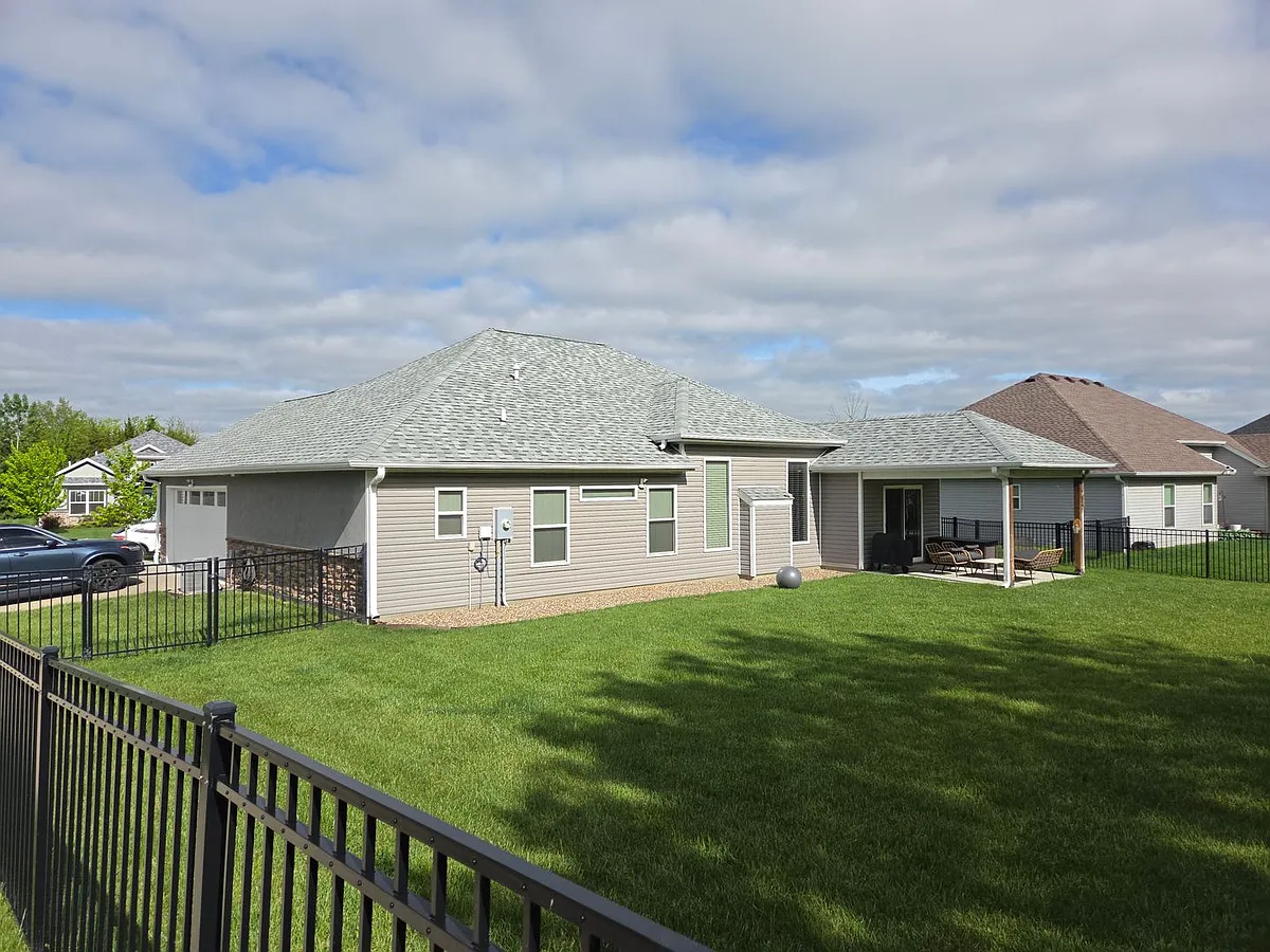 Building Photo - 1512 Spring Mountain Dr
