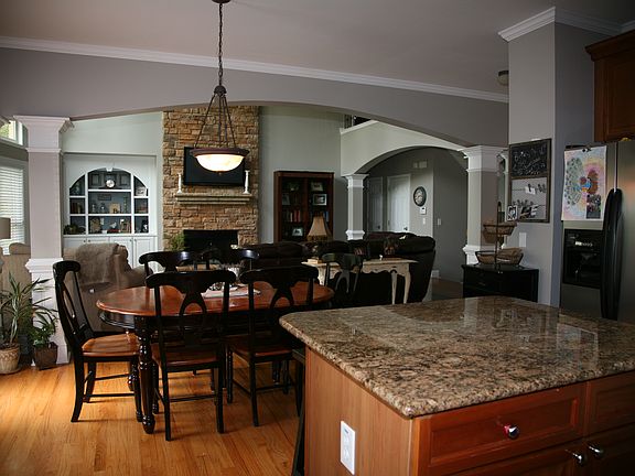 5th image of 121 Olde Heritage Way
