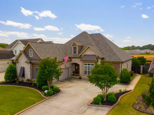 14209 Muirfield Dr, Athens, AL 35613