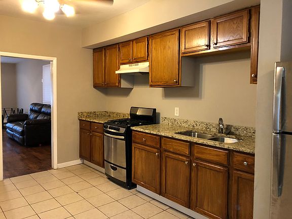 4th image of 12822 Winchester Ave #1