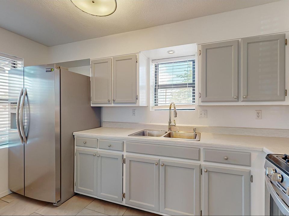 1st image of 422 Alcazar St NE