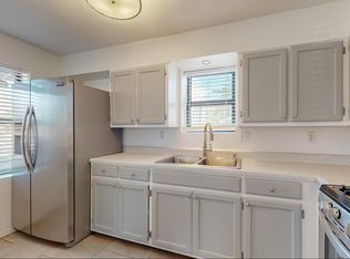 422 Alcazar St NE, Albuquerque, NM 87108