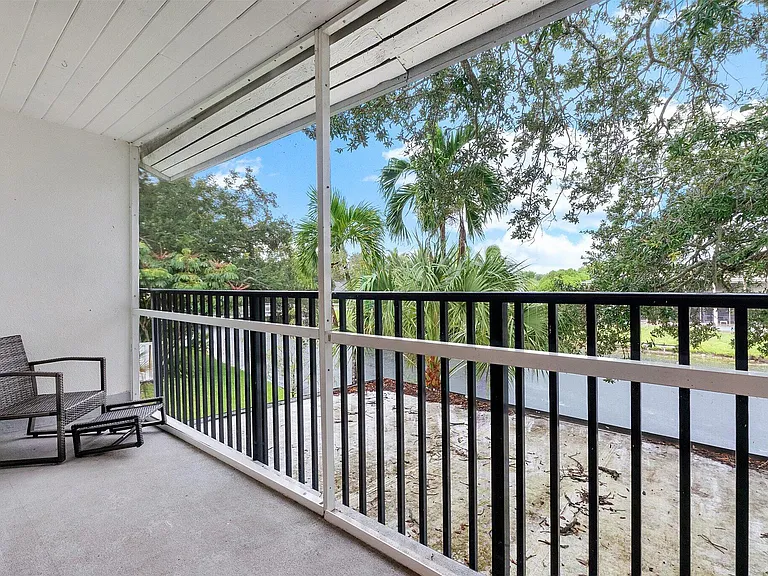 9897 Fairway Cove Ln — Photo 25