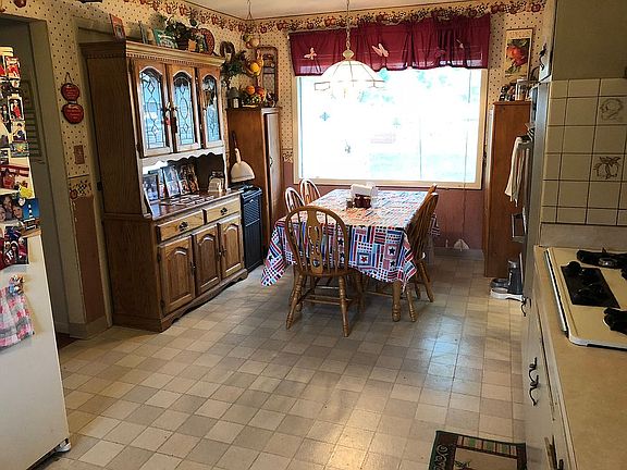 4th image of 706 Plum St