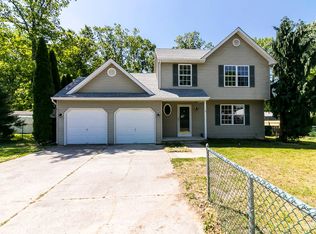 8 Country Club Rd, Pine Hill, NJ 08021