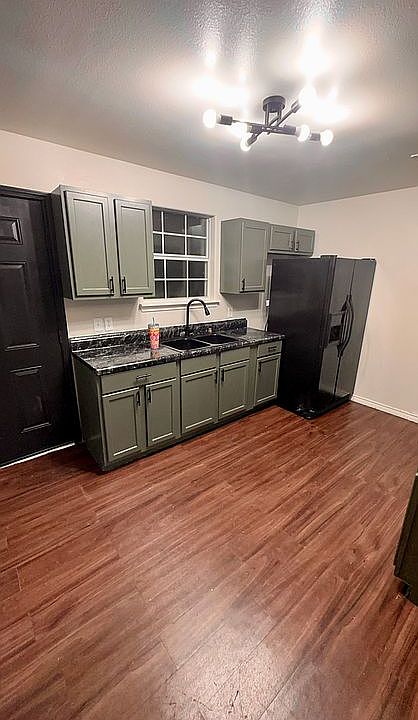 1st image of 810 Wright St