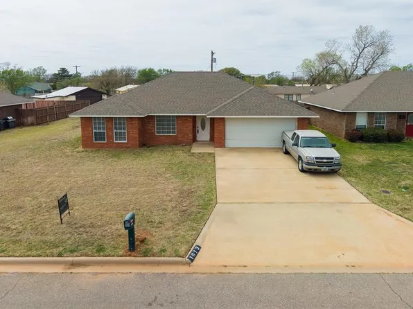 1613 Sommerset Pl, Altus, OK 73521