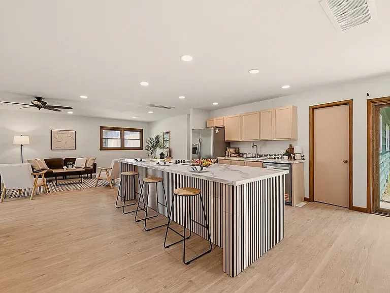 4 bed, 3016 sqft, $2,250 — Photo 3