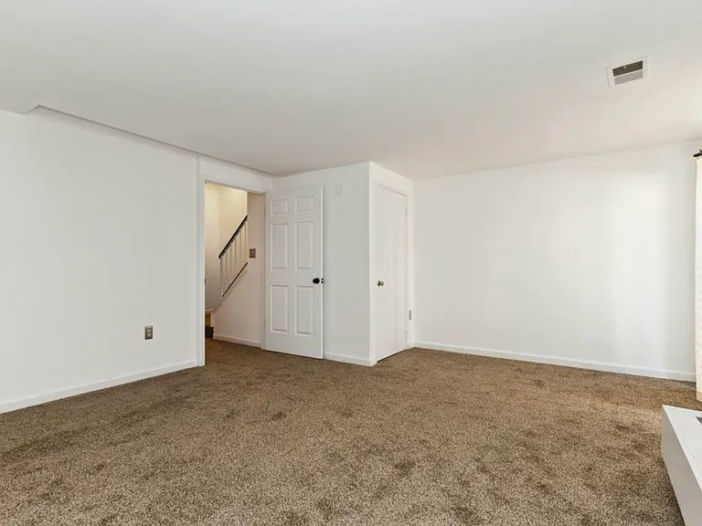 2480 Ridgehampton Ct — Photo 15