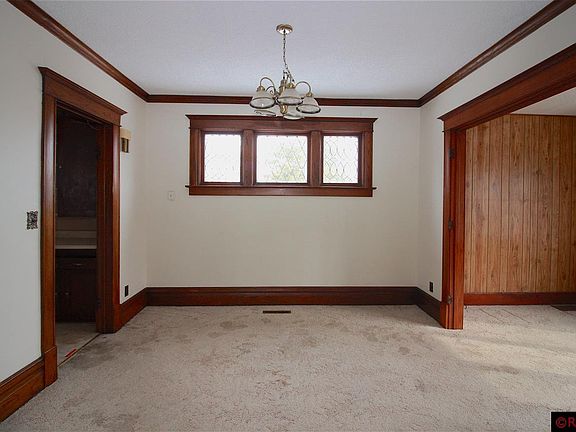 5th image of 723 Armstrong Blvd N