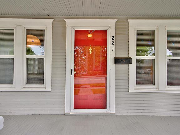 4th image of 221 S Hydraulic St