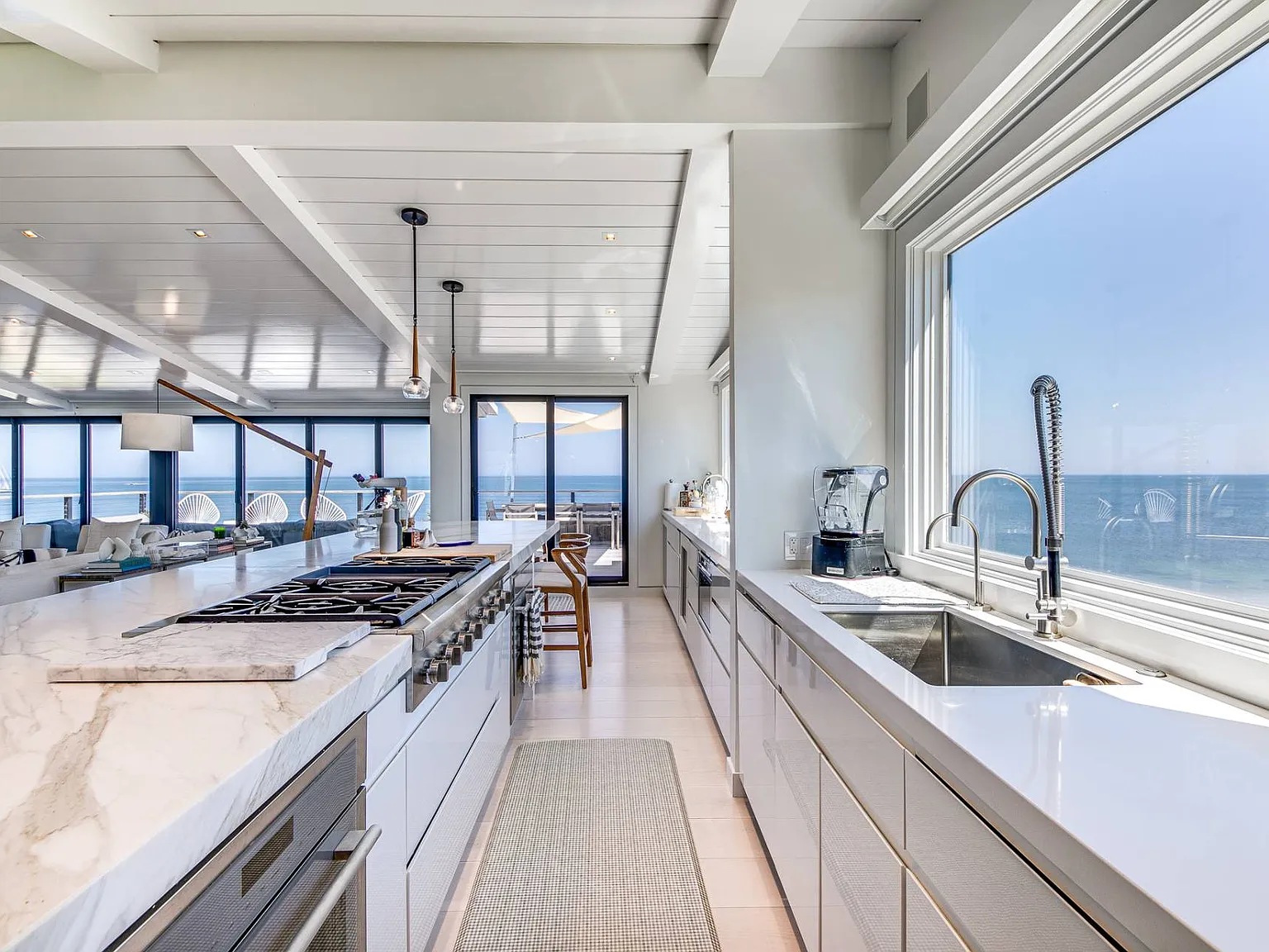 Montauk Waterfront Designer 4BR+ Retreat — Photo 2