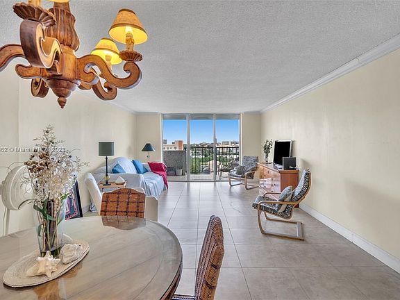 3rd image of 2780 NE 183rd St APT 1115