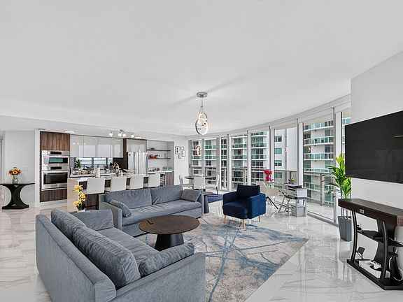 4th image of 488 NE 18th Street #1515