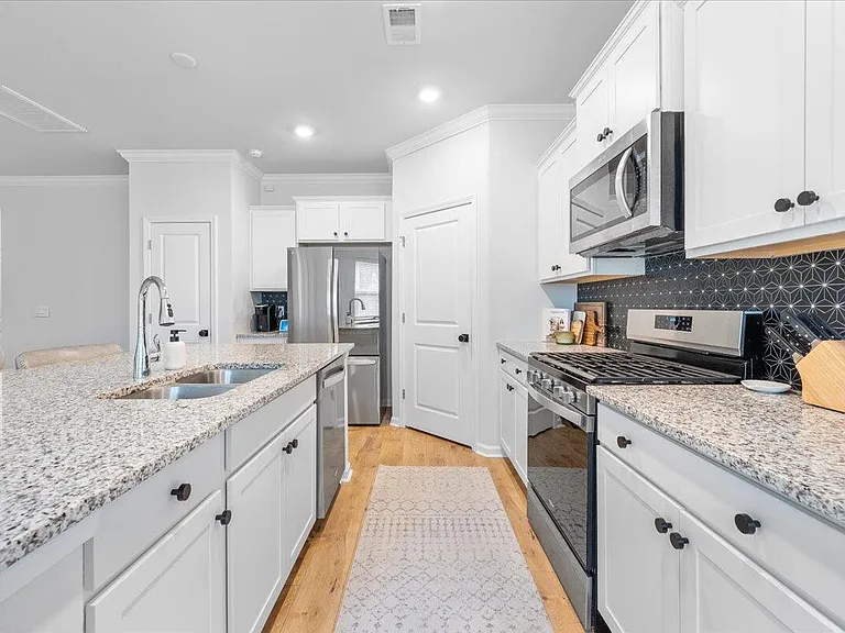 402 Oak View Way — Photo 13