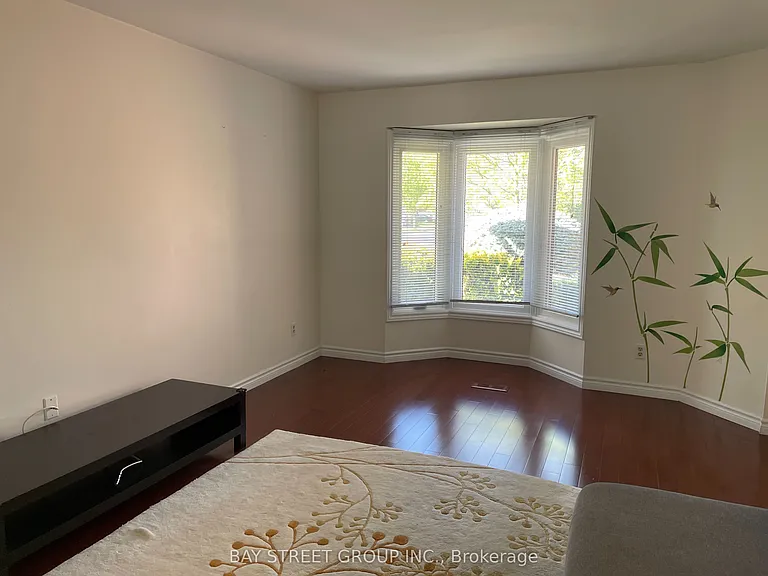1072 Stephenson Dr — Photo 5