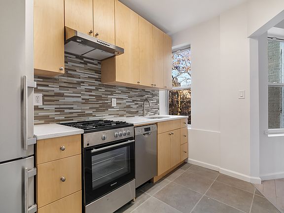4th image of 19 Christopher St APT 18