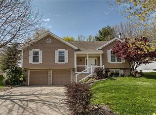 1720 Dunwich Dr, Liberty, MO 64068