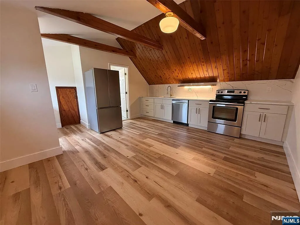 1 bed, 1.0 bath, $1,700 — Photo 1