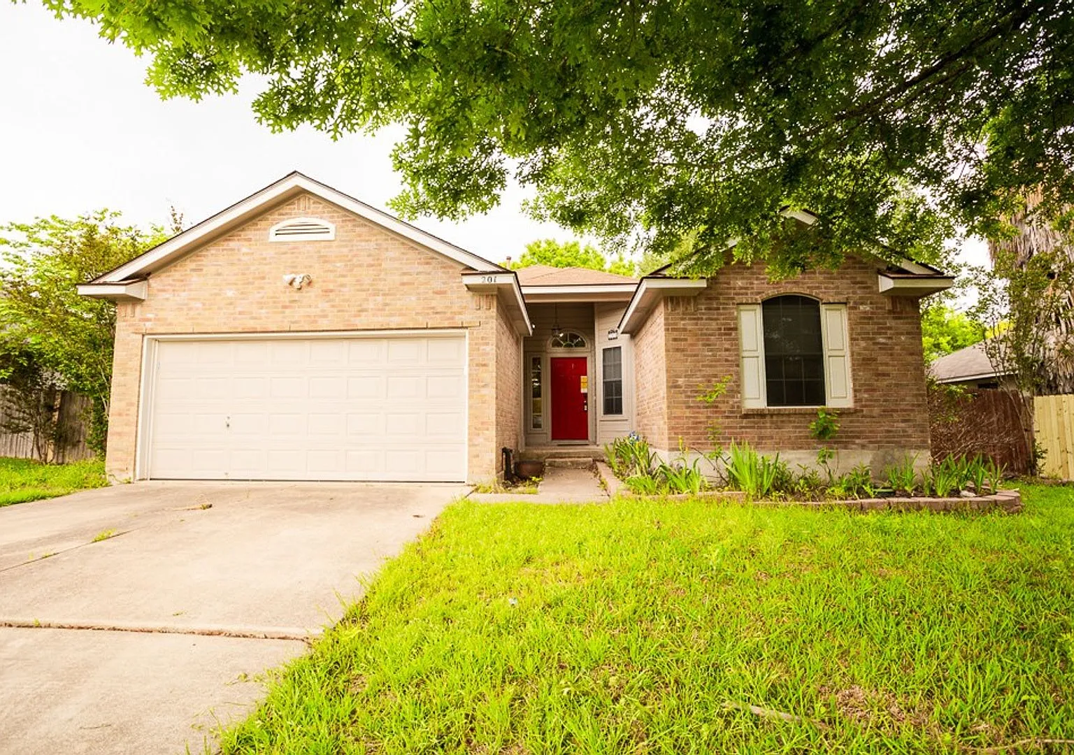 3BR/2BA Hutto Home with 2-Car Garage & Fireplace! — Photo 1