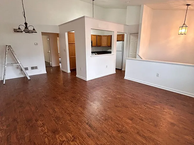 114 Farmhouse Ln — Photo 2