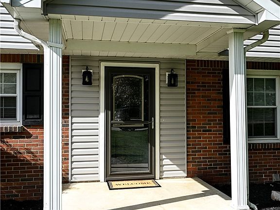 2nd image of 109 Saint Andrews Cir