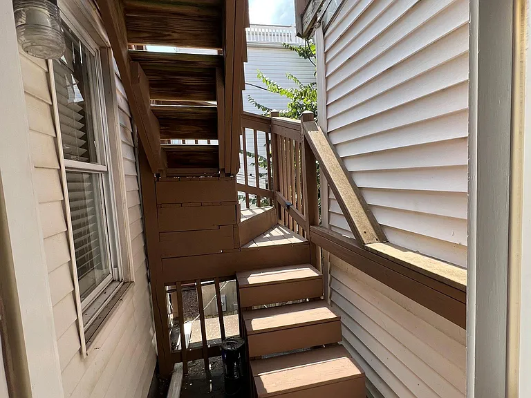 627 Harvey St — Photo 33