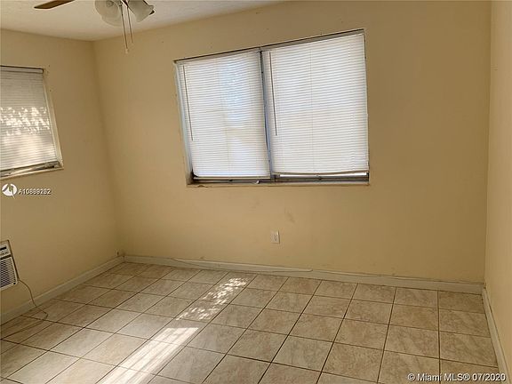 4th image of 16031 NE 18th Pl APT 4