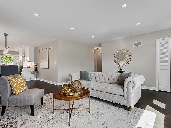 3rd image of 506 S Ashland Ave