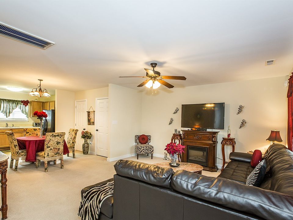 1st image of 105 Saint Vincent Pl