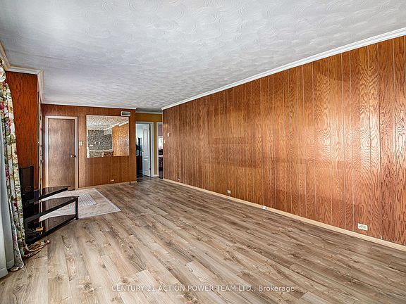 4th image of 2 Champagne St W