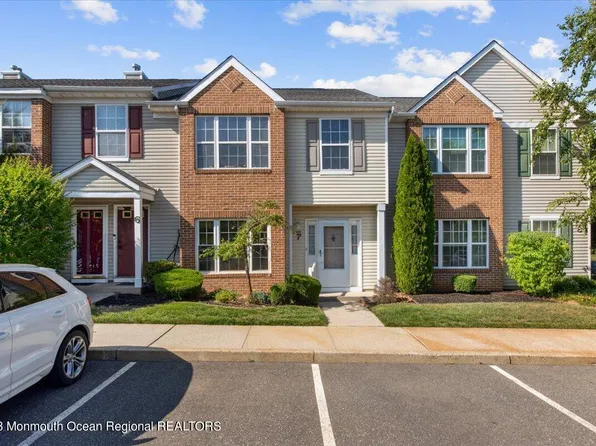 31 Heathrow Court #7, Freehold, NJ 07728