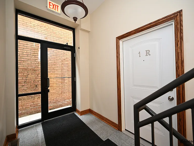 904 W Erie St #1R — Photo 16