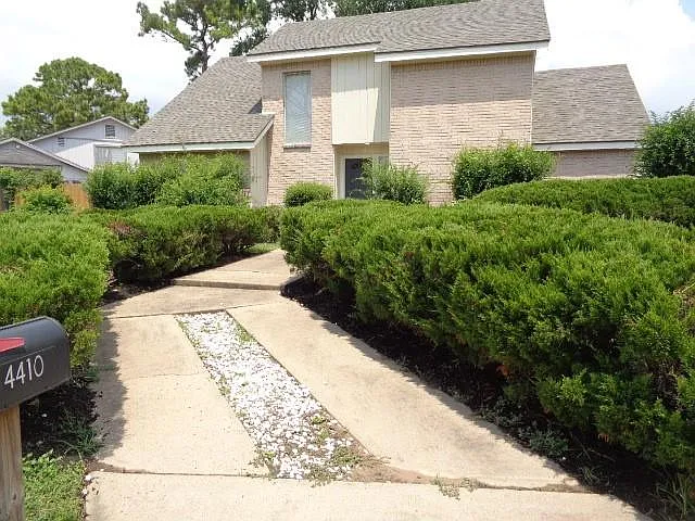 14410 Muirfield Ln — Photo 3