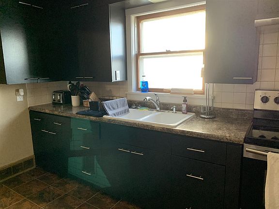 5th image of 202 N Hill St