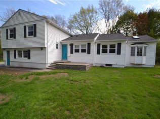 100 Glenhill Dr, Rochester, NY 14618